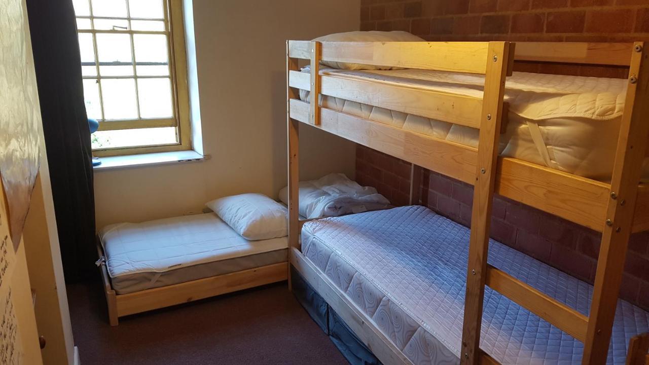 'Yellow Wood Micro Hostel-Eco Urban Bothy Style Very Basic But Cosy Redecorating But Cheap & Friendly Quiet Time Lockout 11Pm-7Am Bring Towel Or Hire Brecon Esterno foto