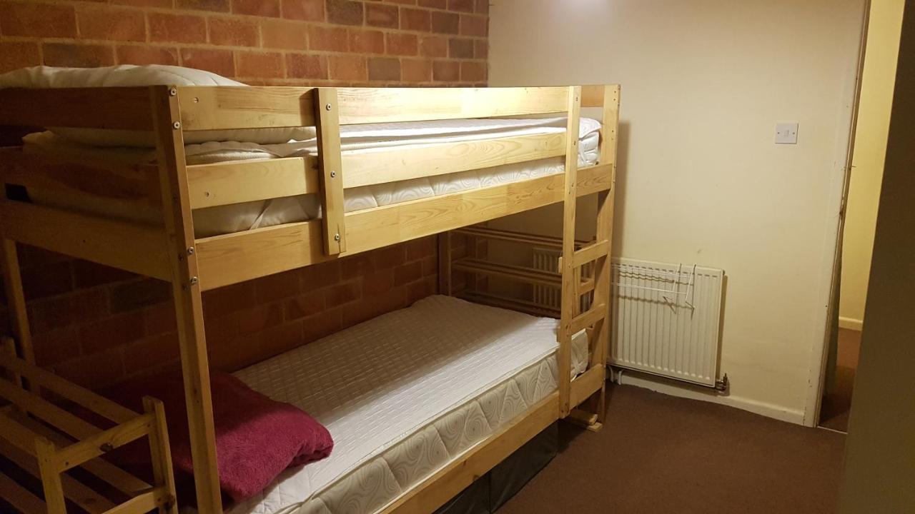 'Yellow Wood Micro Hostel-Eco Urban Bothy Style Very Basic But Cosy Redecorating But Cheap & Friendly Quiet Time Lockout 11Pm-7Am Bring Towel Or Hire Brecon Esterno foto
