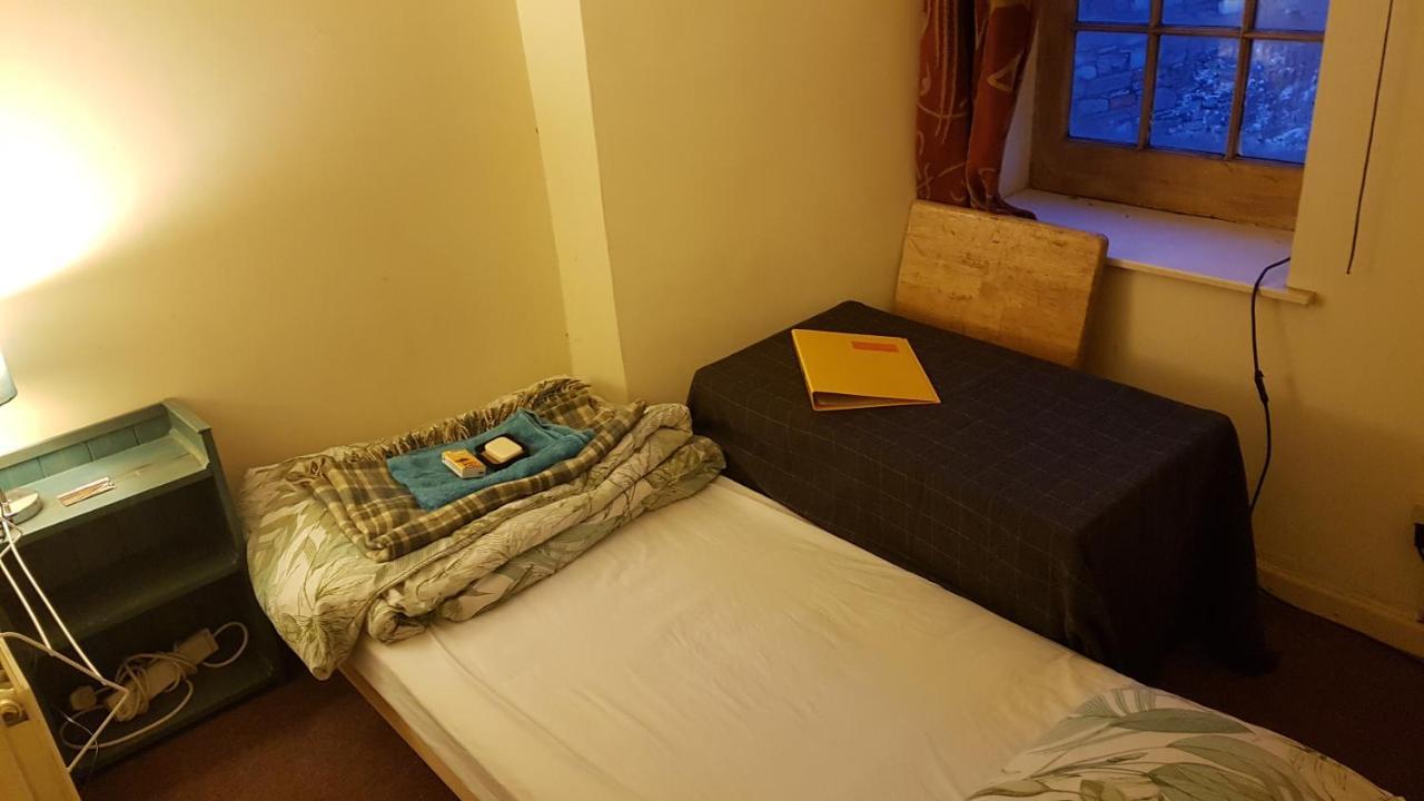 'Yellow Wood Micro Hostel-Eco Urban Bothy Style Very Basic But Cosy Redecorating But Cheap & Friendly Quiet Time Lockout 11Pm-7Am Bring Towel Or Hire Brecon Esterno foto