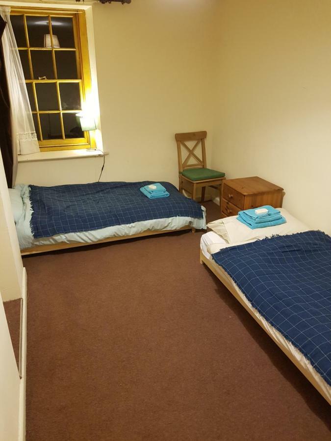 'Yellow Wood Micro Hostel-Eco Urban Bothy Style Very Basic But Cosy Redecorating But Cheap & Friendly Quiet Time Lockout 11Pm-7Am Bring Towel Or Hire Brecon Esterno foto