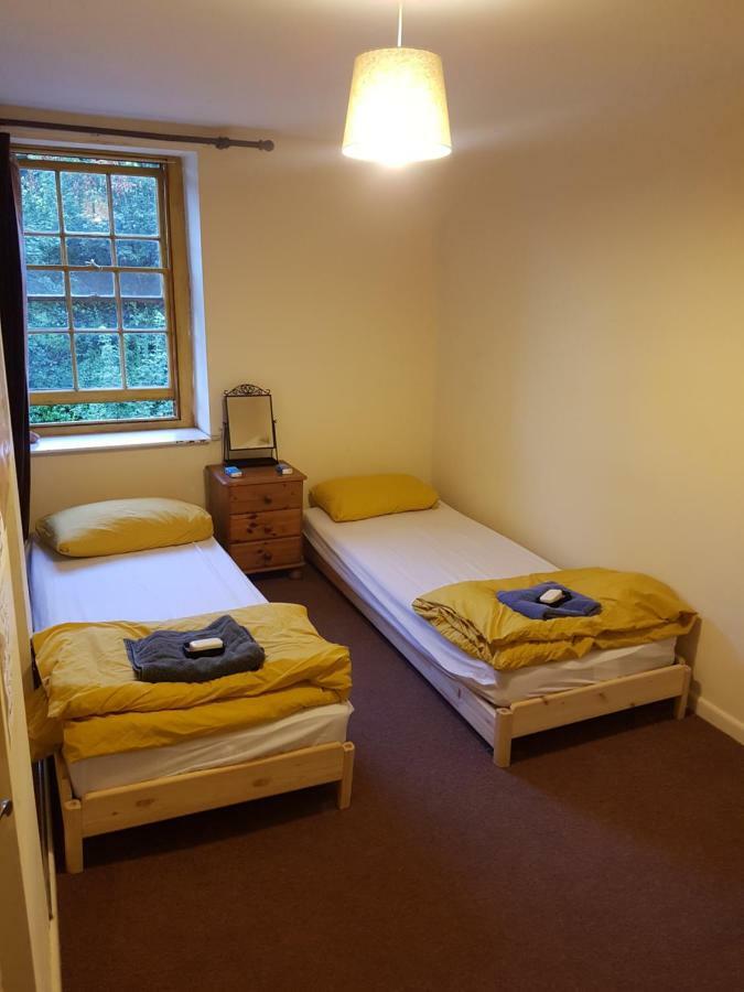 'Yellow Wood Micro Hostel-Eco Urban Bothy Style Very Basic But Cosy Redecorating But Cheap & Friendly Quiet Time Lockout 11Pm-7Am Bring Towel Or Hire Brecon Esterno foto